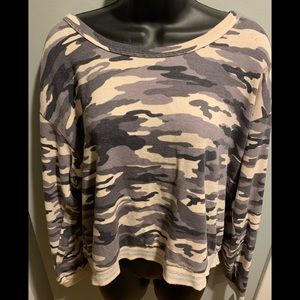 Hard tail cropped camo sweatshirt